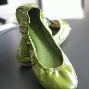 EUC Avocado green TORY BURCH flats 8M